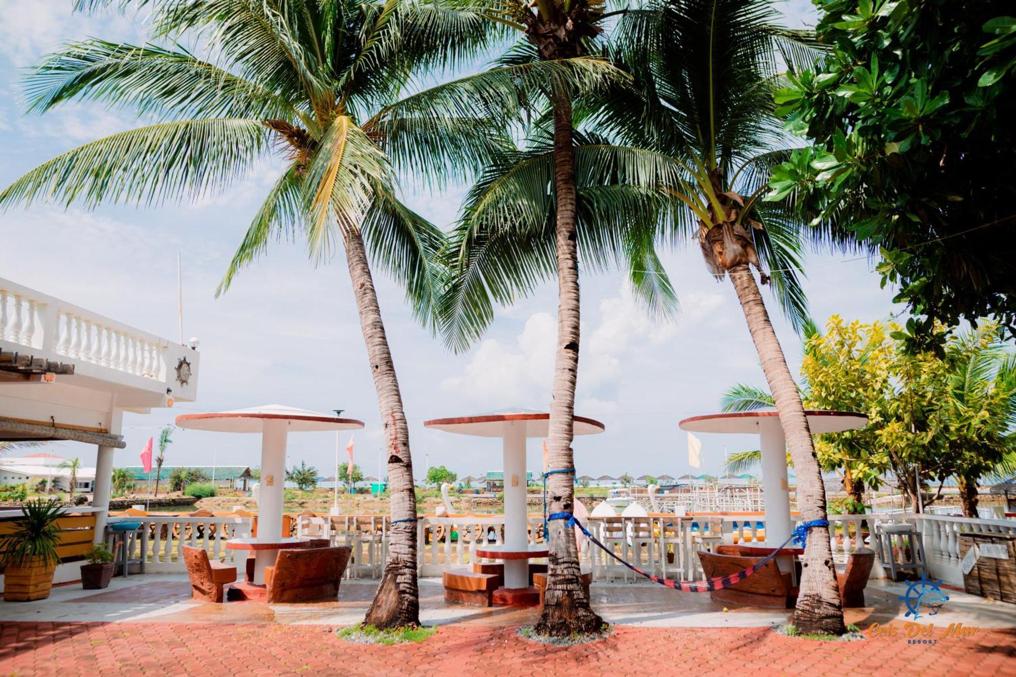 Cris Del Mar Resort Bolinao Esterno foto